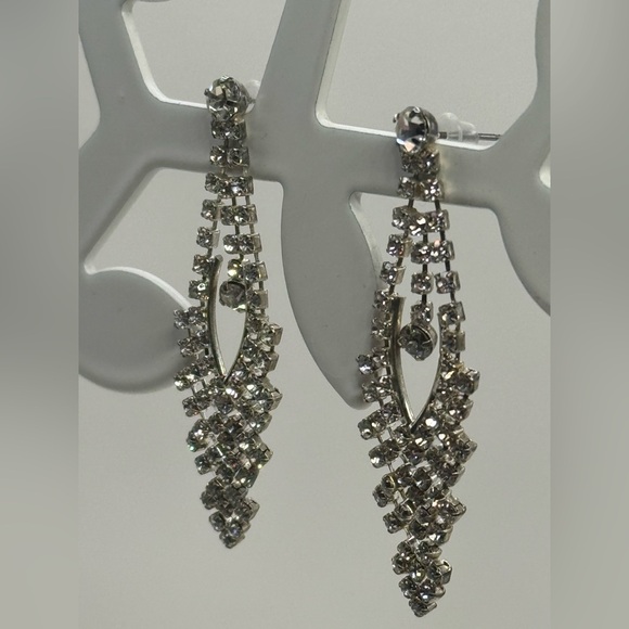 Long rhinestone chandelier earrings - Picture 3 of 8